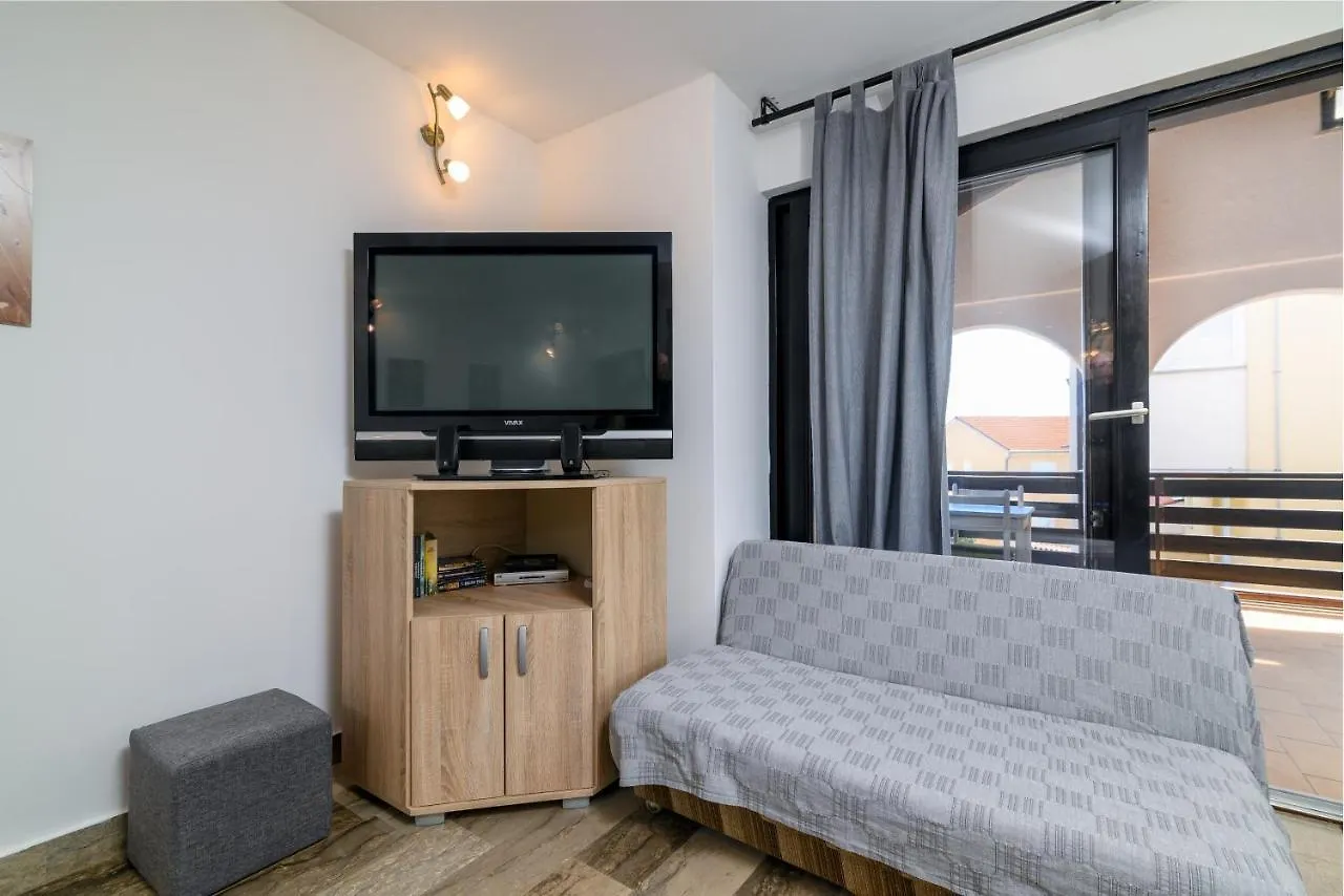 Apartment Premantura 2228a