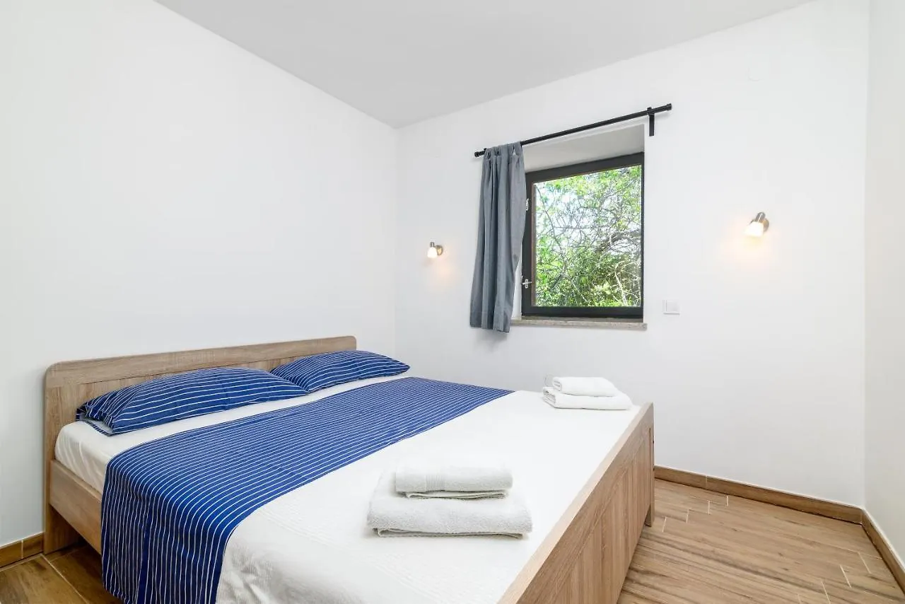 Apartment Premantura 2228a