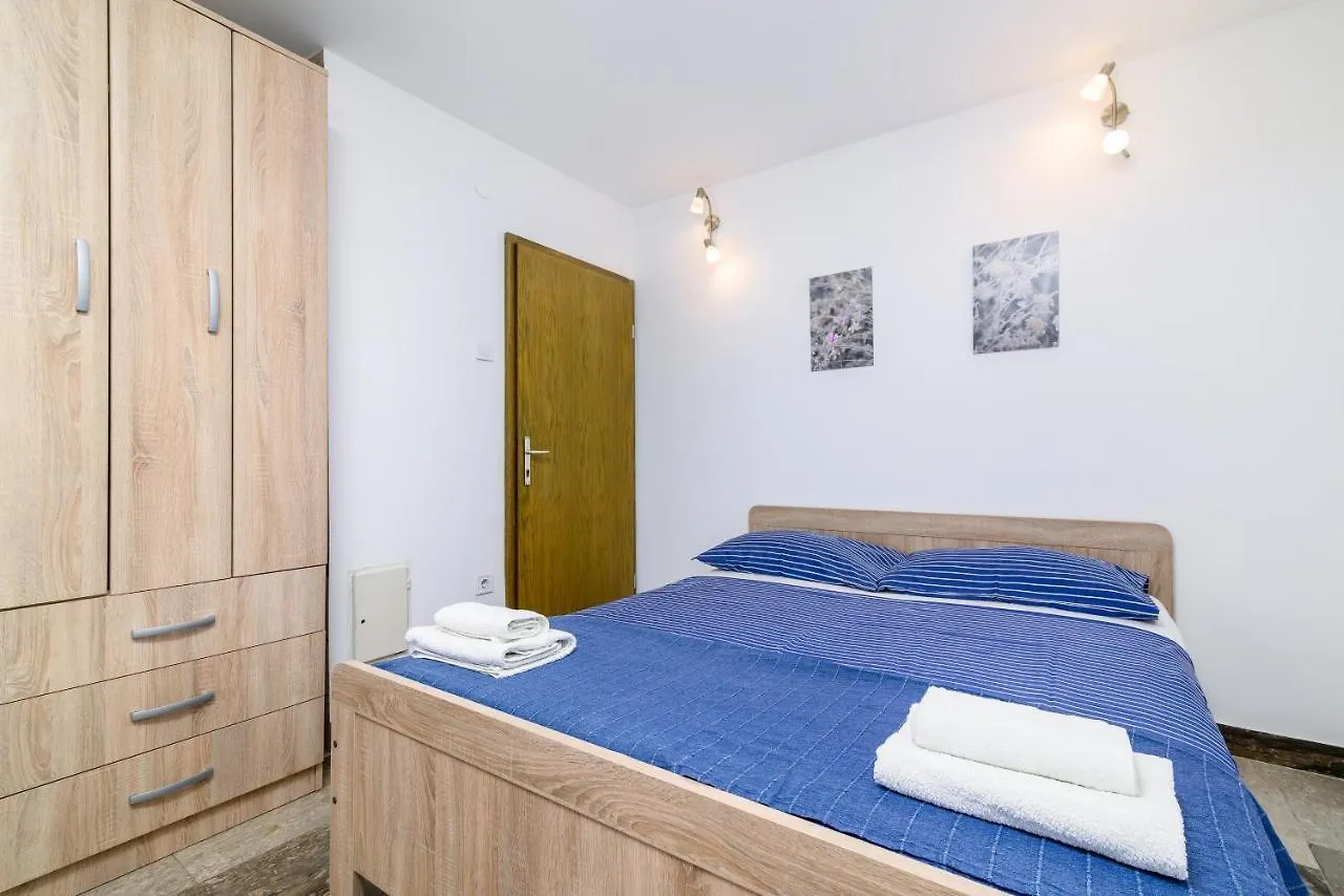Apartment Premantura 2228a